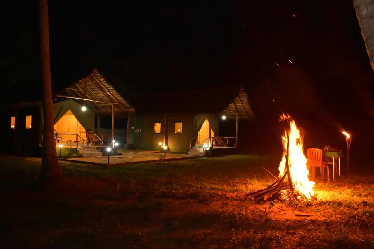 Jungle View River Camping Udawalawe Buitenkant foto